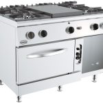 BASE 700 CUISINIÈRE AVEC PLAQUE COUP DE FEU À GAZ 4 BR. AVEC FOUR GAZ - Combisteel