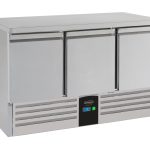TABLE RÉFRIGÉRÉE 3 PORTES ENERGY LINE ÉQUIPÉ D'ÉVAPORATEUR - Combisteel